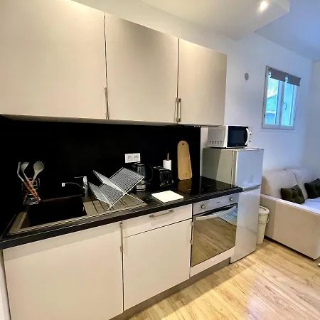 Joli 2 Pieces Avec Terrasse, Proche *